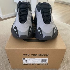 Yeezy 700 MNVN metallic